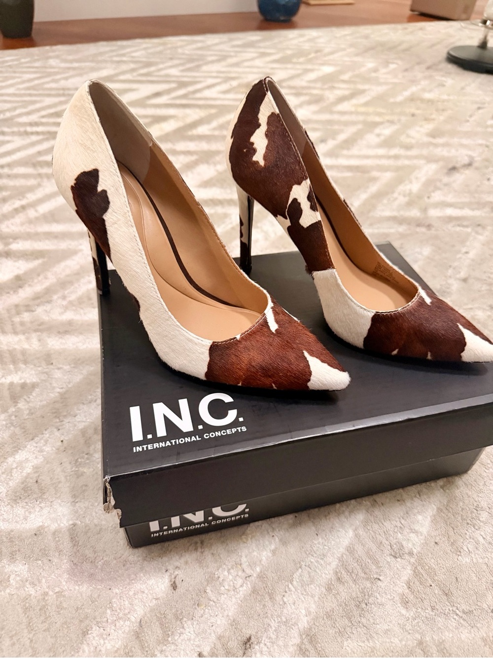 INC International Concepts Brown & White Cowhide Pointed-Toe Stiletto Pumps